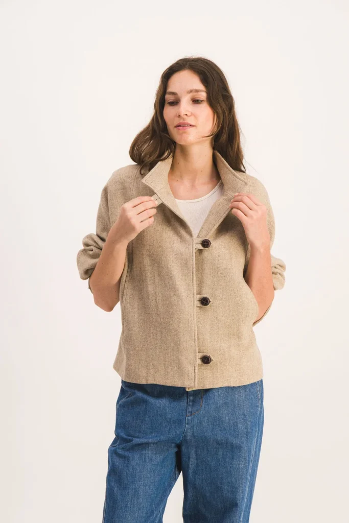 blouson beige porte femme look chic elegant dody chantilly
