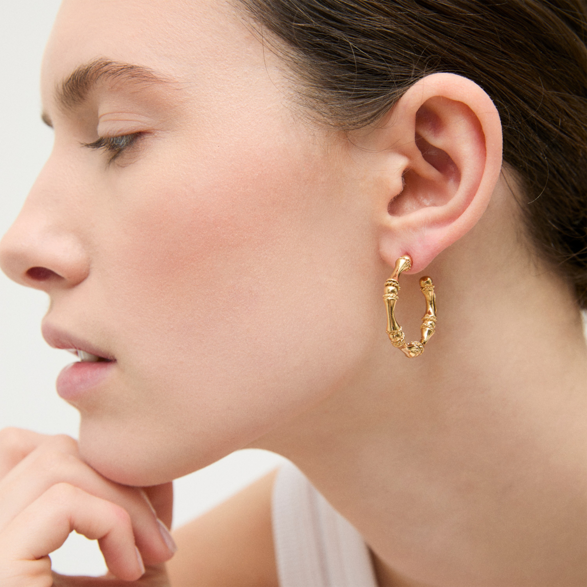Boucles d’oreilles créoles bambou mini dorées – Image 2